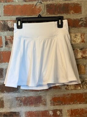P118 - White Women's Performance Tennis Skort